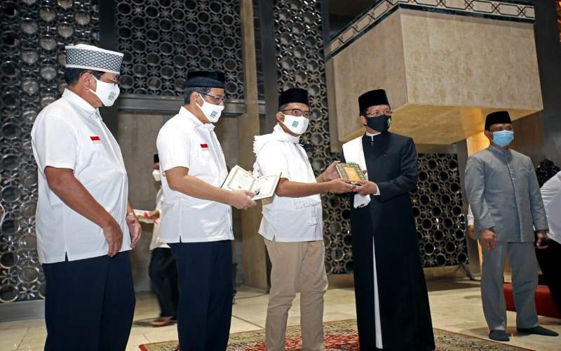 Peringati Milad ke-43 Masjid Istiqlal, Yayasan Muslim Sinar Mas Wakafkan Ribuan Mushaf Alquran