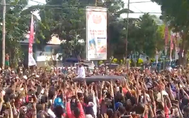 Pakar: Kerumunan Penyambut Jokowi dan Kasus Rizieq Beda