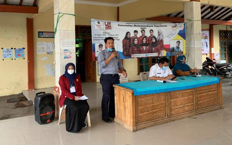 KKN UMY Beri Pendampingan Marketing Online bagi Pengelola Bumdes Moncer Desa Grinting Brebes