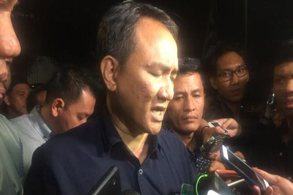 Andi Arief: Ratusan Kader Demokrat Bakal Adang Moeldoko di Bandara