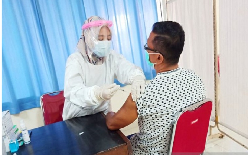 Vaksinasi Covid-19 untuk Lansia, Jarak Suntikan Pertama dengan Kedua 28 Hari 