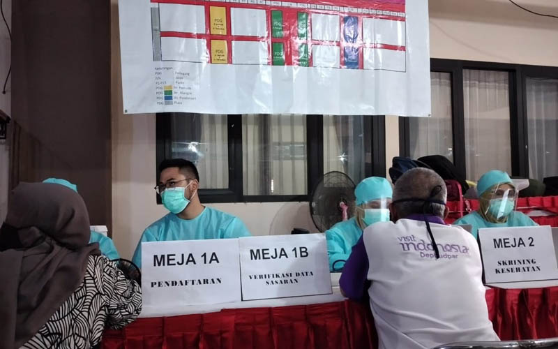 Ribuan Pedagang Pasar Muntilan Disuntik Vaksin Covid-19