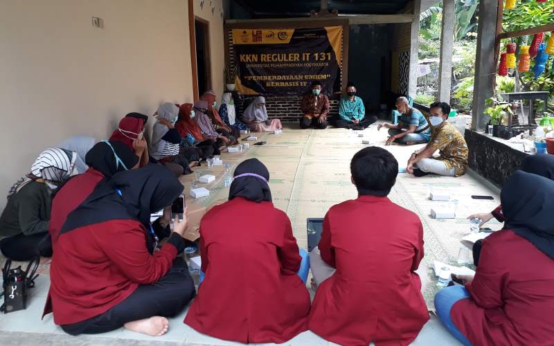 UMY Dorong Warga Dusun Ngentak Manfaatkan Pekarangan sebagai Lumbung Hidup