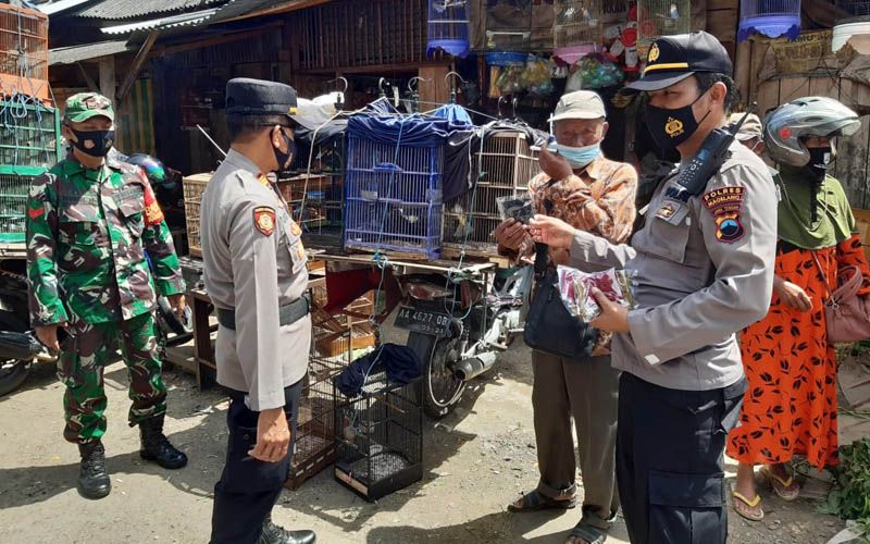 5.000 Masker Dibagikan di Pasar Borobudur
