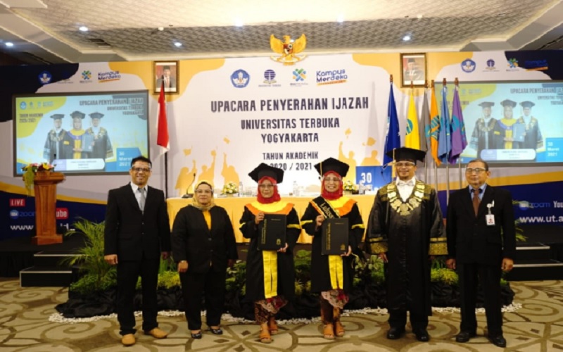 1.371 Mahasiswa UT Yogyakarta Diwisuda Daring 