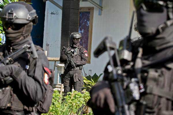 Densus 88 Tangkap 18 Terduga Teroris di Makassar