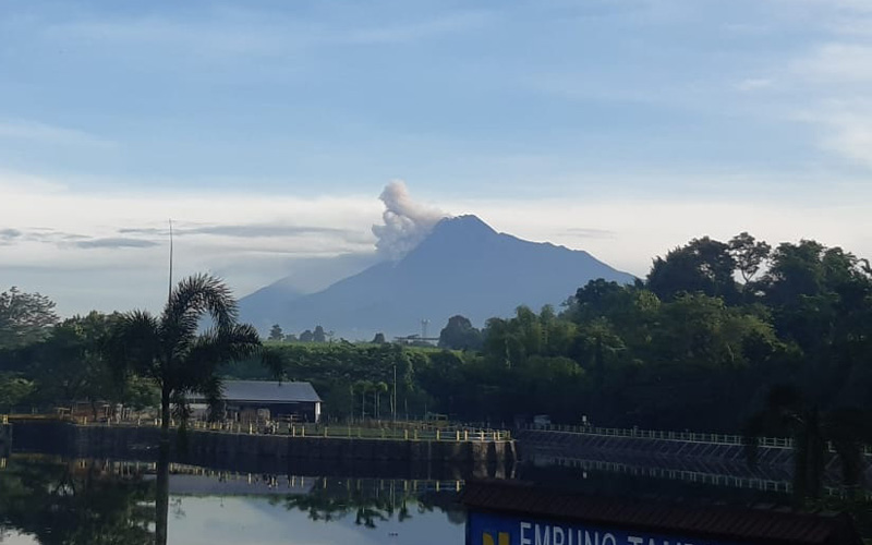 Awan Panas Meluncur Sejauh 1,5 Kilometer dari Puncak Merapi