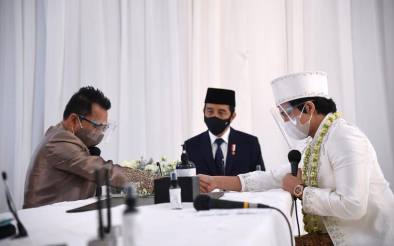 Akun Setneg Dikritik Gegara Unggah Foto Jokowi di Nikahan Atta-Aurel