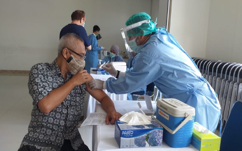 Vaksinasi di Kampus Diprioritaskan untuk Lansia 