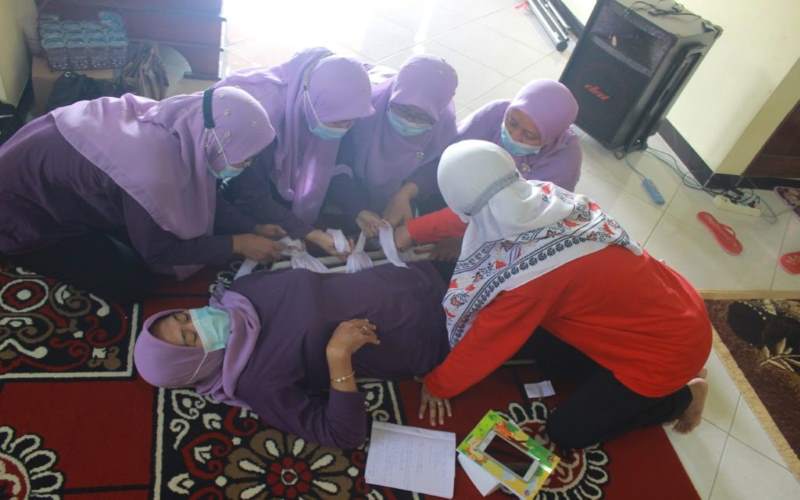 UMY Latih Ibu Rumah Tangga Ngawi Pertolongan Pertama Kasus Kegawatdaruratan