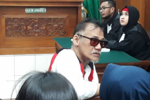 Genap Setahun Dipenjara, Tio Pakusadewo Hirup Udara Bebas