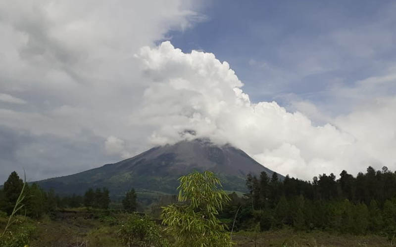 Guguran Lava Pijar Gunung Merapi Meluncur 11 Kali ke Barat Daya