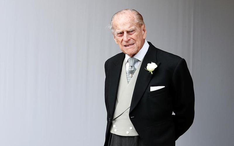 Pangeran Philip Dimakamkan, Ratu Elizabeth II Duduk Sendirian Lepas Sang Suami