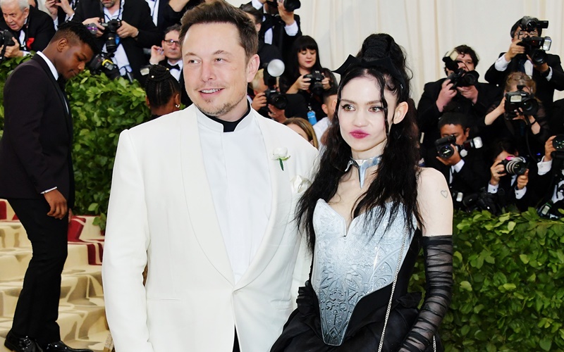 Elon Musk-Grimes Pasangan Pertama yang Nikah di Luar Angkasa?