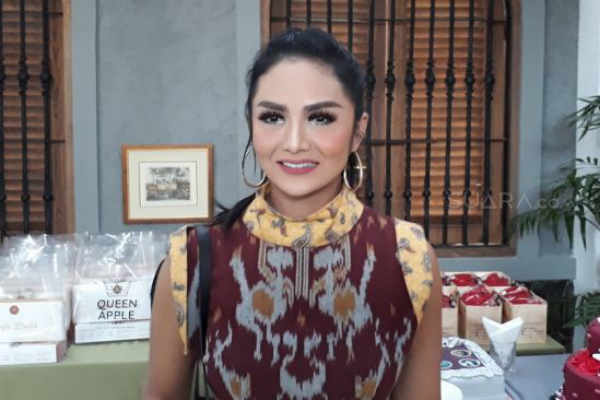 Cantik & Berprestasi, Krisdayanti Raih Indonesia’s Beautiful Women 2021
