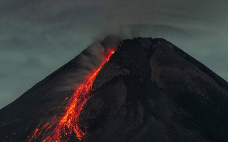 Gunung Merapi Luncurkan Lava Pijar Sejauh 600 M ke Arah Barat Daya