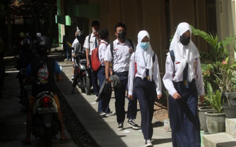 SKB 3 Menteri soal Seragam Sekolah Dibatalkan MA, Ini Respons Kemenag