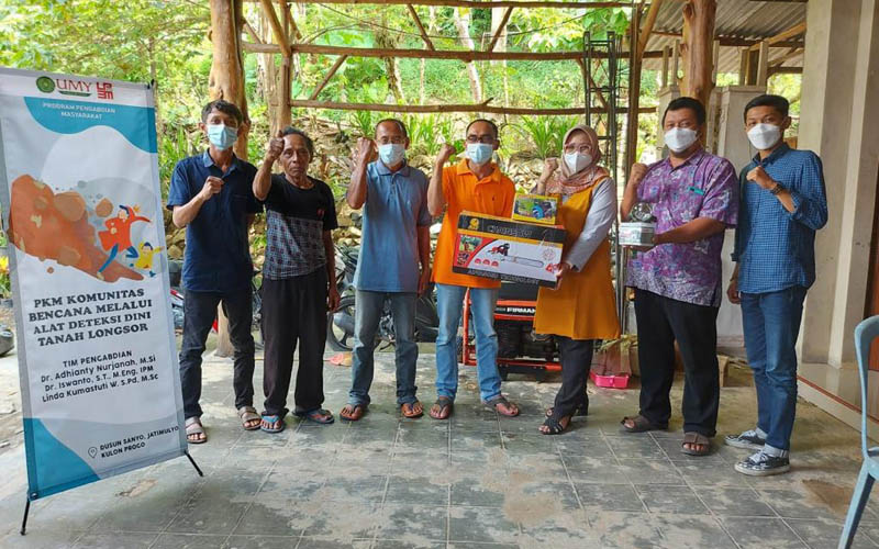 UMY Bantu Warga Dusun Sonyo Pahami Pentingnya Komunikasi Bencana