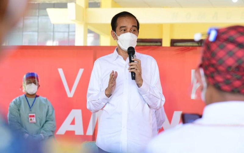 Jokowi Tinjau Pemberian Perdana Vaksinasi Gotong Royong