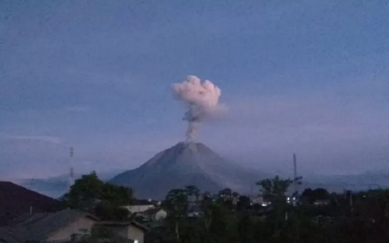 Sinabung Erupsi, Luncurkan Awan Panas Sejauh 3 Kilometer