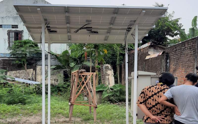 UMY Pasang Instalasi PLTS di Sekolah KB Sang Surya Kembaran
