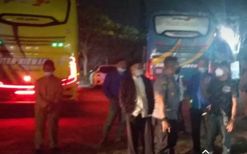 Objek Wisata di Kudus Tutup, 16 Bus Mau Ziarah ke Makam Sunan Dipaksa Putar Balik