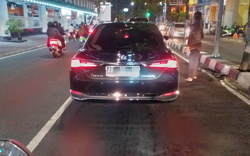 Viral Mobil Sri Sultan HB X Santun di Jalan, Warganet Ikut-ikut Berbagi Cerita