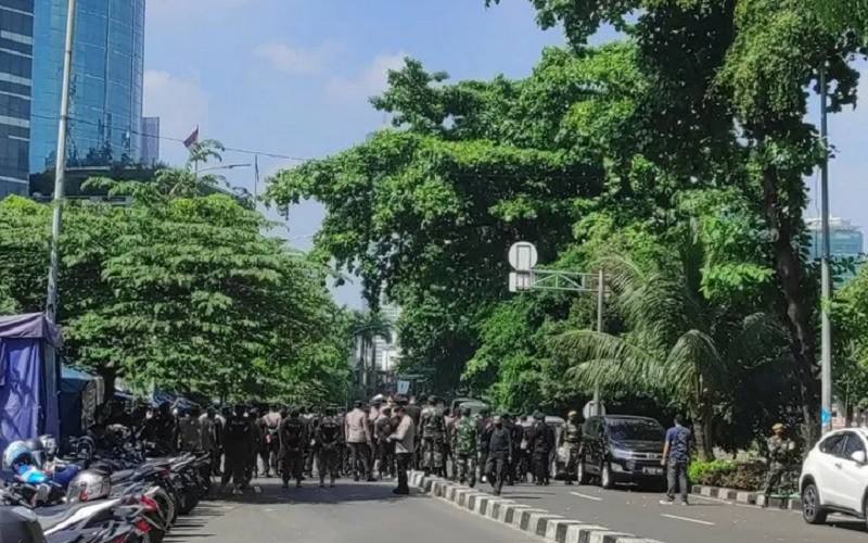 Gedung KPK Dijaga Ketat TNI-Polri, Kendaraan Lapis Baja Sampai Diturunkan