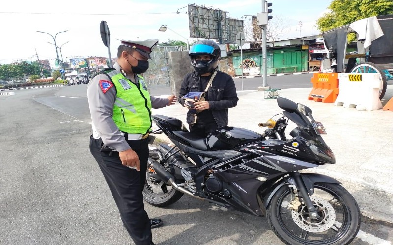 Polisi Tilang Belasan Sepeda Motor Berknalpot Blombongan