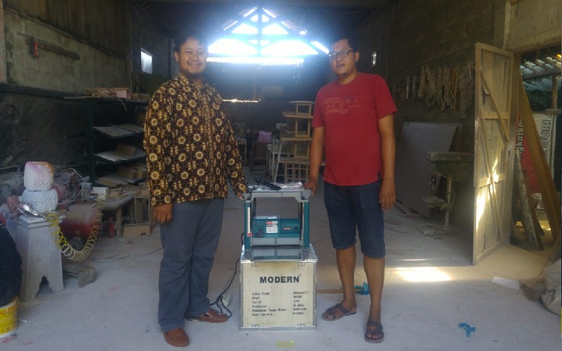 Dosen Teknik Elektro UMY Berdayakan Perajin Batik Kayu di Krebet