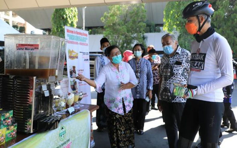 Ganjar Pranowo Ajak Warga Minum Jamu untuk Tingkatkan Imunitas 