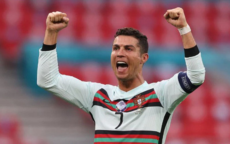 Cristiano Ronaldo Catat Rekor Orang Pertama di Dunia dengan 300 Juta Follower Instagram