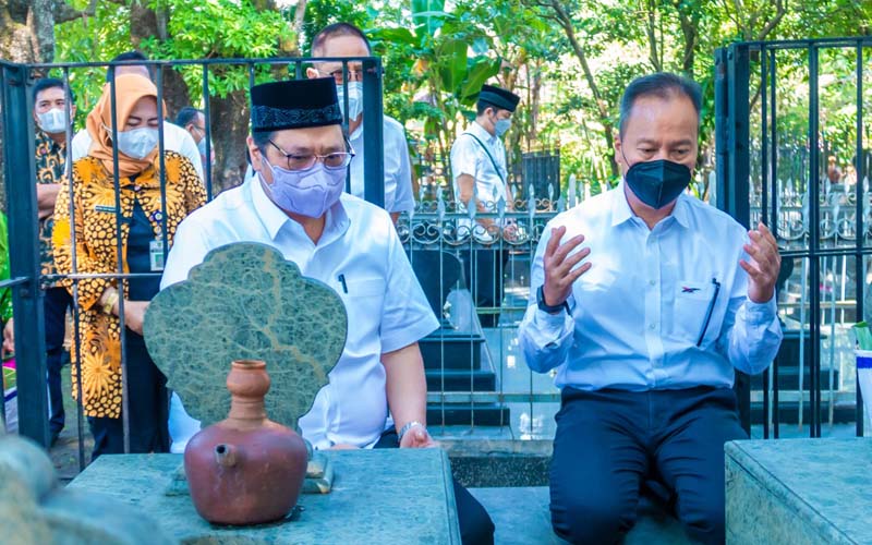 Ziarah Eyang Kakung, Ternyata Airlangga Hartarto Keturunan Trah Mangkunegara