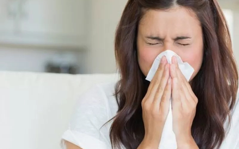 Frequent sneezing can be a symptom of people exposed to Covid-19 even though they have been vaccinated