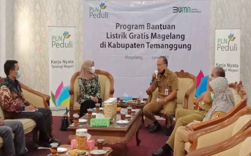 PLN Berikan Bantuan Pasang Baru Listrik Gratis bagi 121 Pelanggan di Kabupaten Temanggung