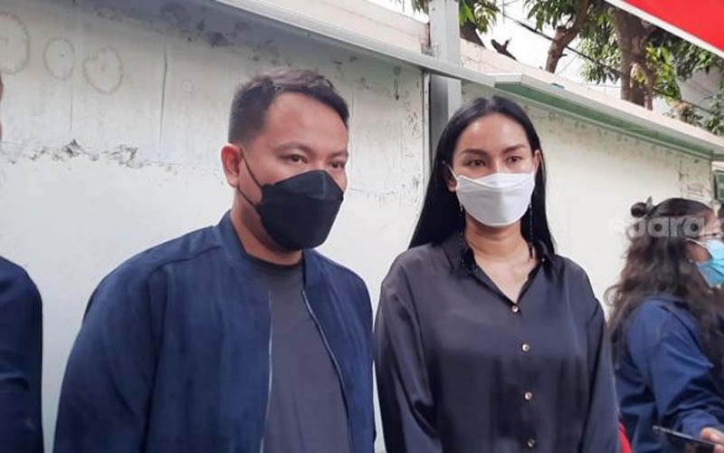 Tangis Kalina Oktarani Saat Vicky Prasetyo Dituntut 8 Bulan Penjara: Suamiku Enggak Salah