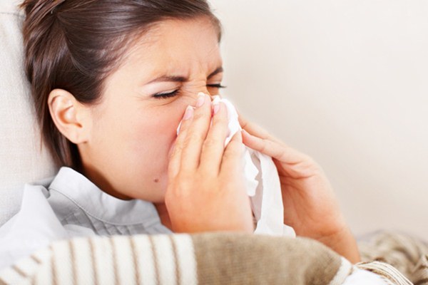 Apakah Membersihkan Hidung dengan NaCL Efektif Cegah Virus dan Bakteri?