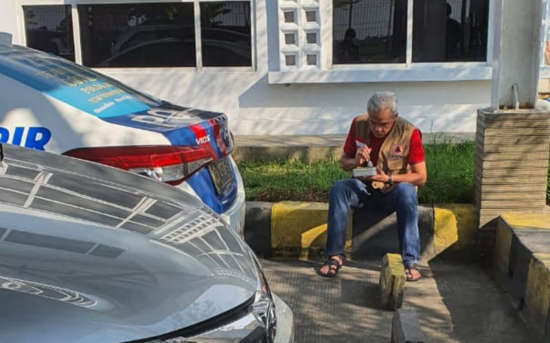 Sidak PPKM Darurat ke Pemalang, Gubernur Ganjar Bawa Bekal dan Makan di Parkiran