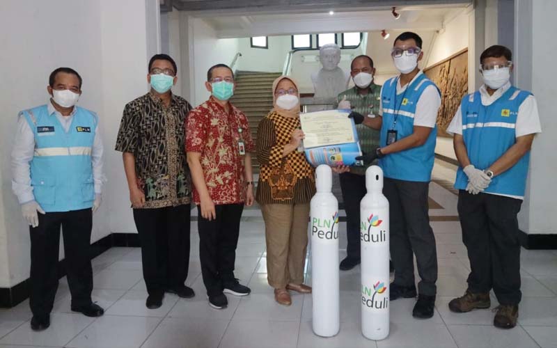 PLN Salurkan Bantuan Oksigen ke Sejumlah RS di Jawa Tengah