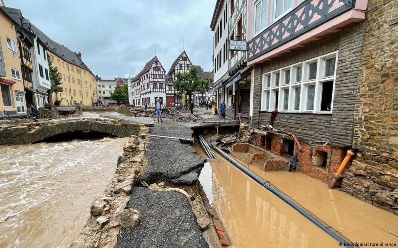 100 Orang Tewas dalam Banjir di Jerman, 1.300 Orang Hilang 