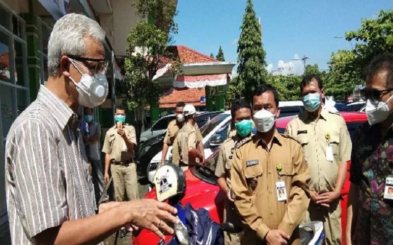 Ganjar Pranowo Sebut Masyarakat Jawa Tengah Berebut Disuntik Vaksin