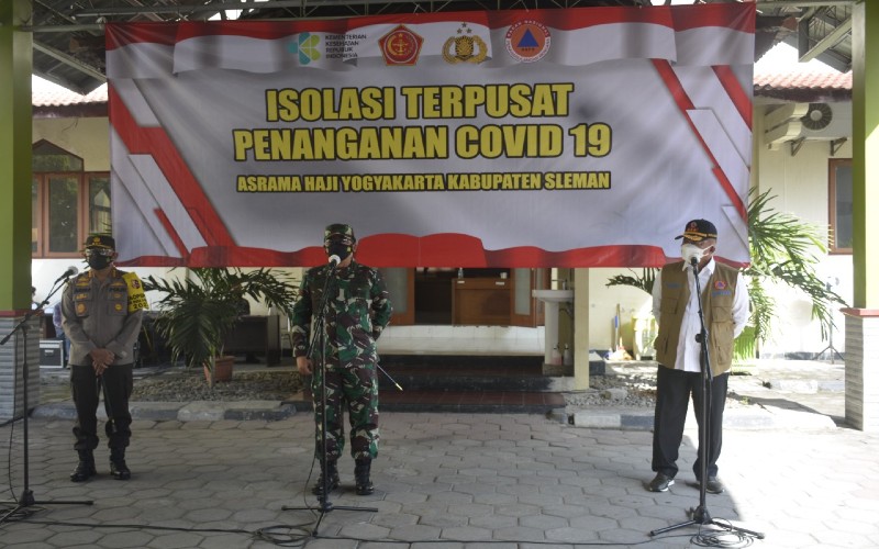 Tinjau Selter Asrama Haji Sleman, Panglima TNI: Semoga Sisa Bed Tidak Terpakai Lagi 