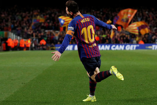Ronaldinho Ingin Barca Pensiunkan Nomor 10 untuk Messi