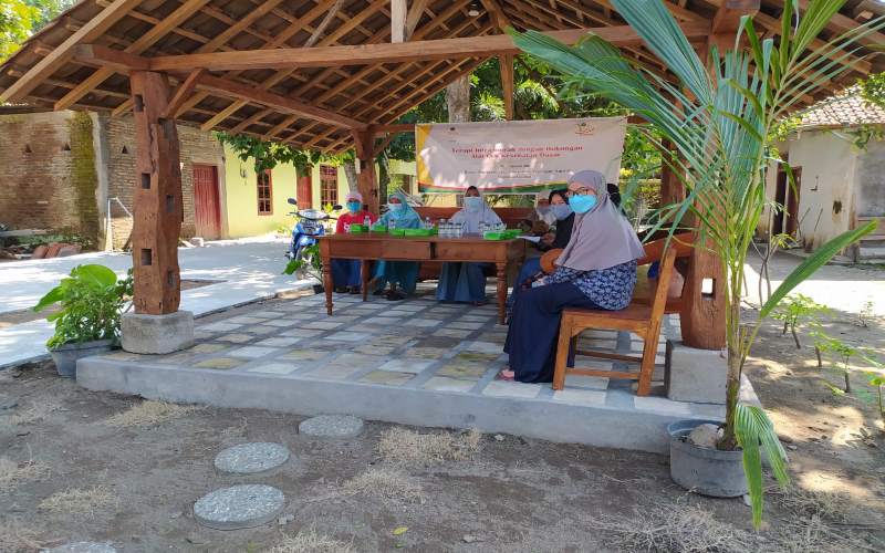 UMY Merintis Tempat Layanan Terapi Infra-merah dengan Dukungan Alat Cek Kesehatan Dasar