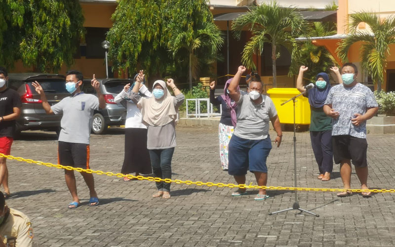 Mahasiswa 4 Universitas di Semarang Menggoyang Pusat Isolasi COVID-19