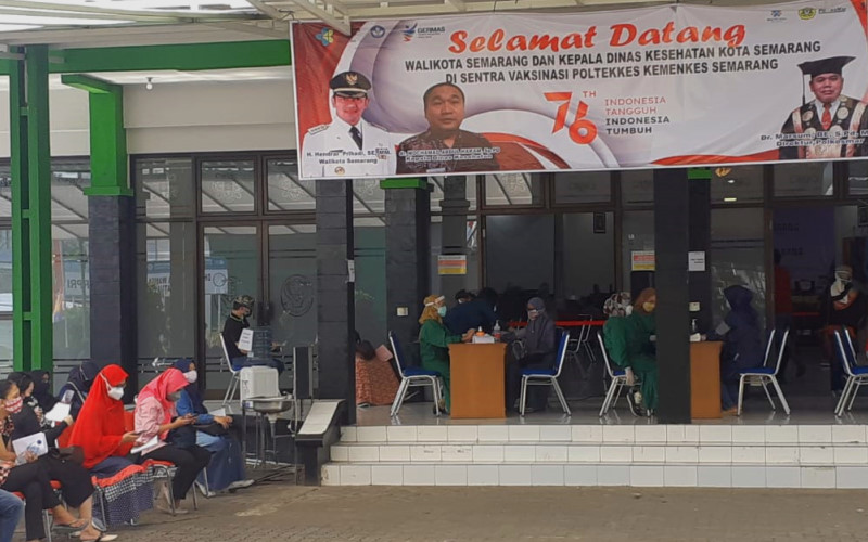 Stok Terbatas, Vaksinasi Dosis Pertama di Semarang Terhenti