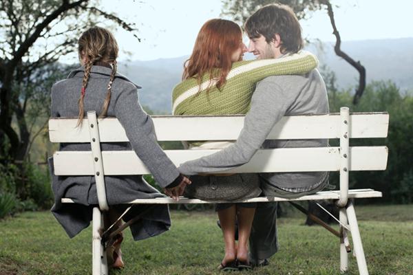 Ini 10 Tanda Kamu Punya Hubungan Perselingkuhan Emosional 