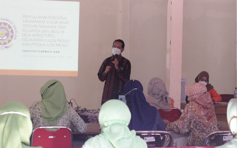Mahasiswa Farmasi UAD Gelar KKN PHP2D di Kokap, Kulonprogo