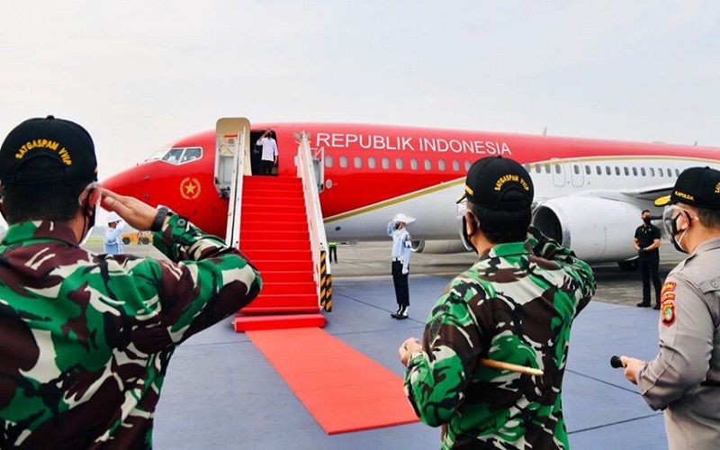 Jokowi Kunker Pakai Pesawat Kepresidenan Cat Merah Putih