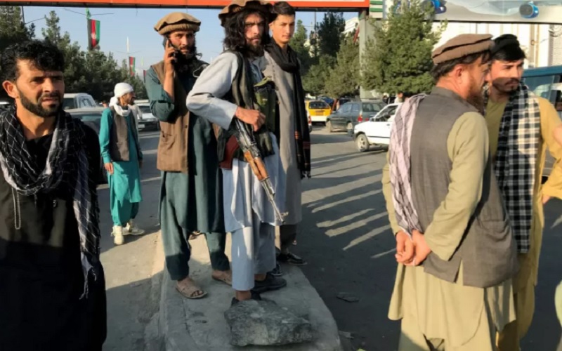 Kabur dari Taliban, Warga Afghanistan Melahirkan di Pesawat Evakuasi AS